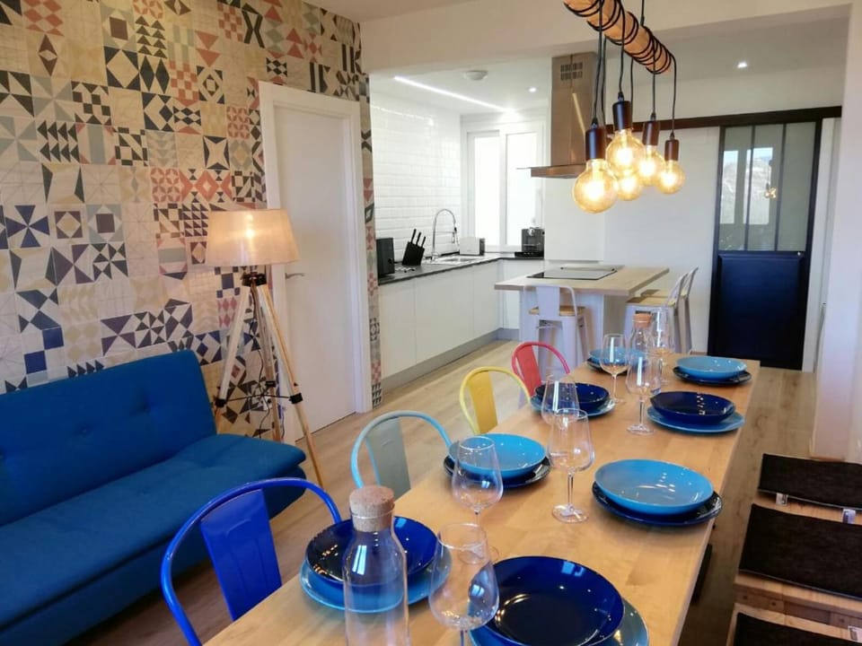 Kitchen or kitchenette, Living room, Dining area