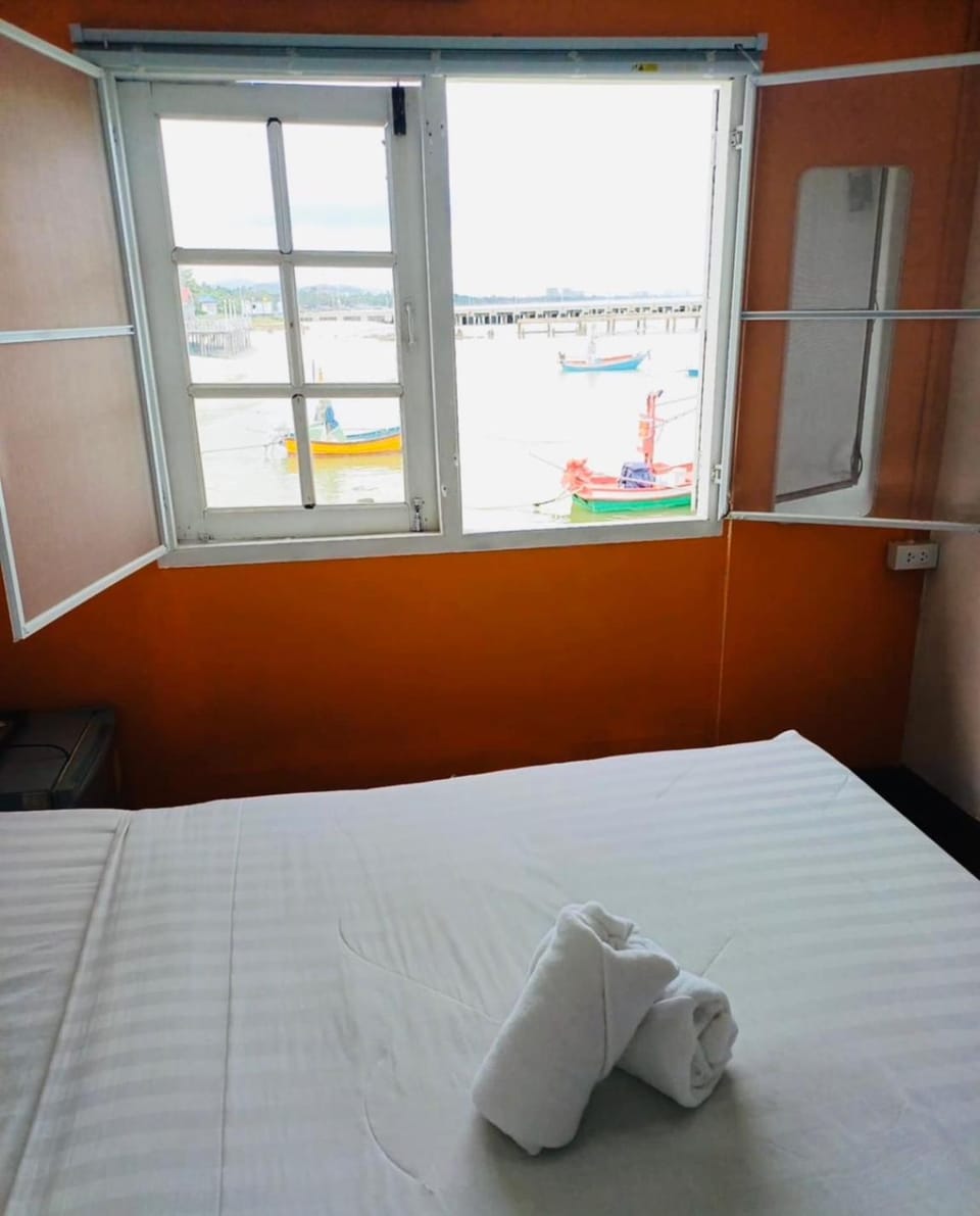 Karoon Sea View Lodge Bed and Breakfast in Hua Hin District