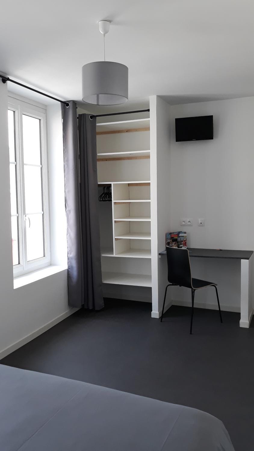 Photo of the whole room, Bedroom, hair dresser