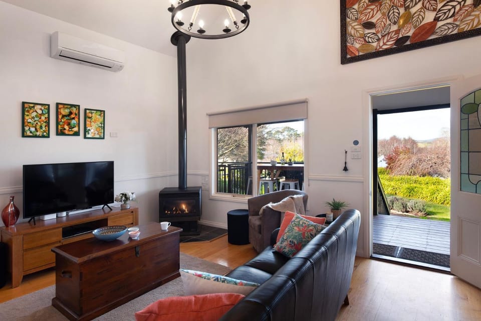 Aggies Way - dog friendly with panoramic views House in Daylesford
