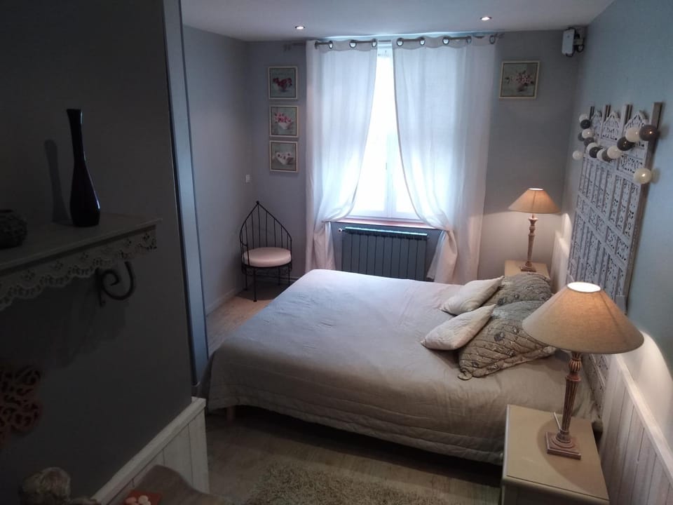 Bedroom, internet