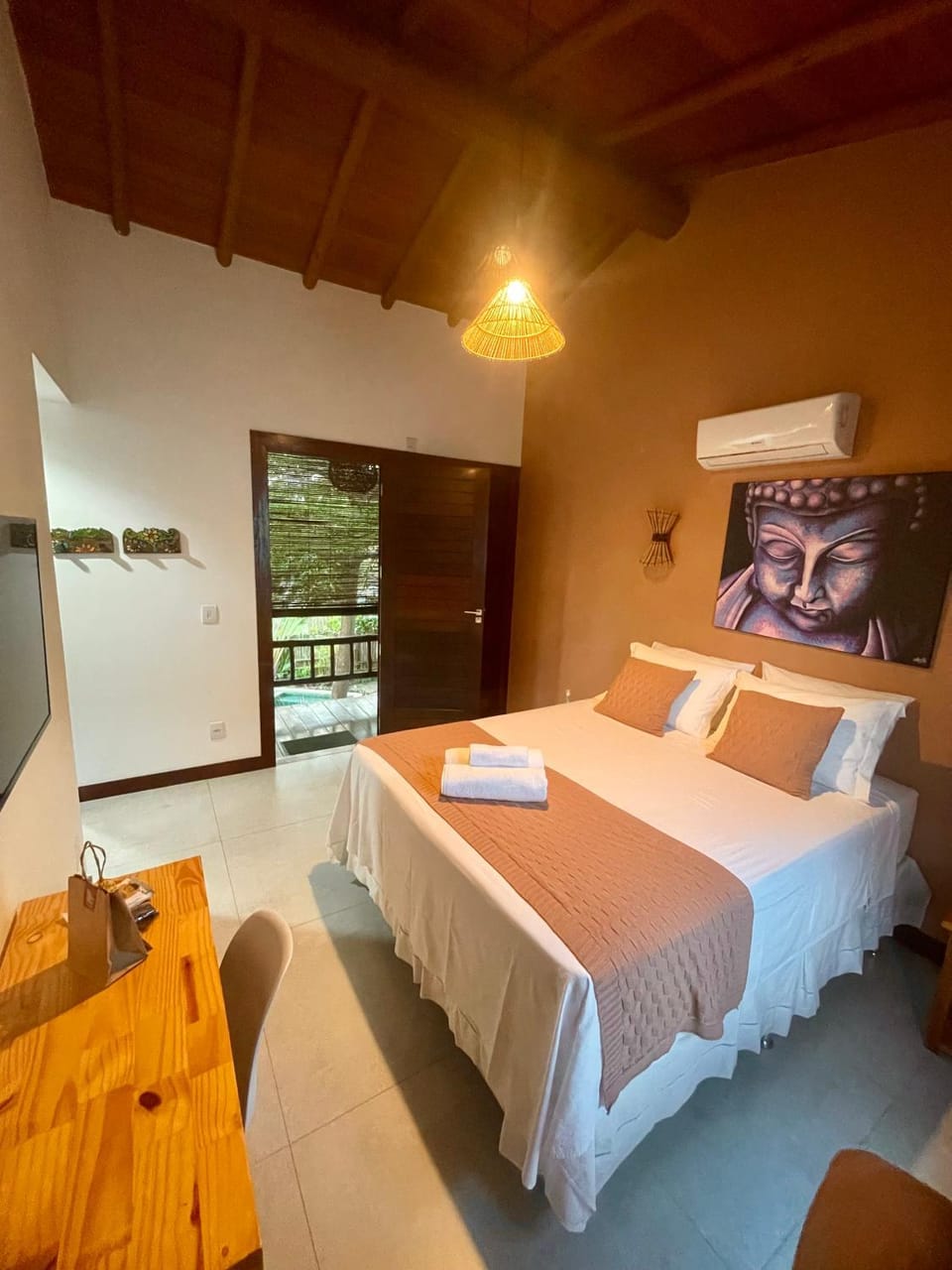 Natural landscape, TV and multimedia, Balcony/Terrace, Decorative detail, Pool view, hair dryier, minibar, towels, air conditioner