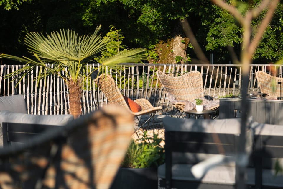 Restaurant/places to eat, Garden, Balcony/Terrace, Lounge or bar