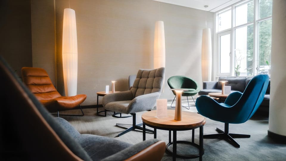 Restaurant/places to eat, Communal lounge/ TV room, Seating area