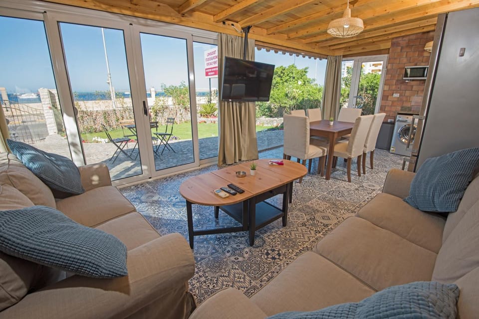 Living room, Lounge or bar, Seating area