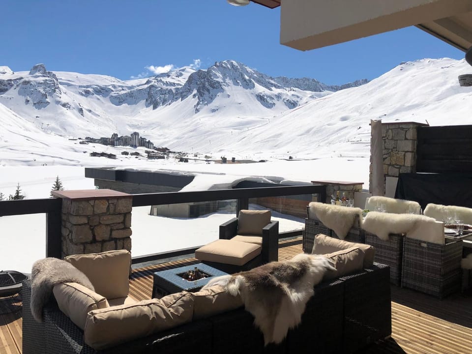 Winter, View (from property/room), Balcony/Terrace, Seating area, Mountain view