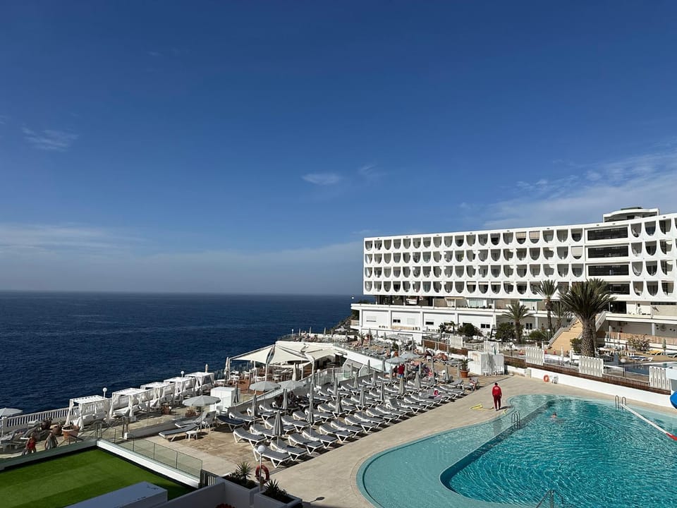 Pool view, Sea view