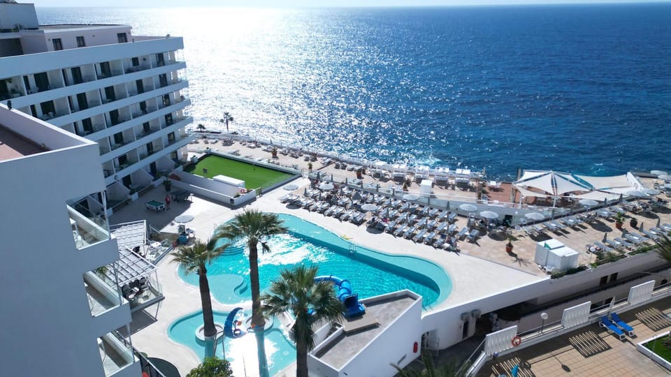 Pool view, Sea view