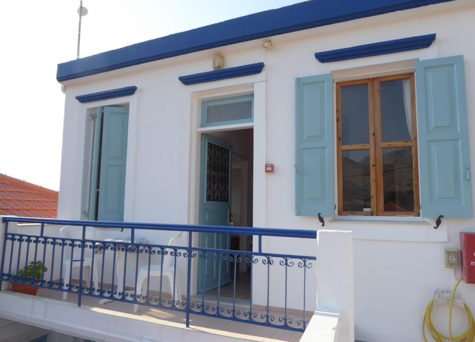 Facade/entrance, Balcony/Terrace
