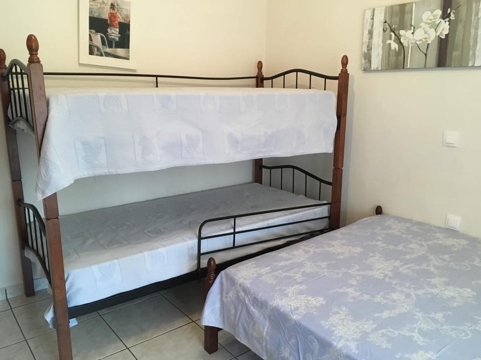Photo of the whole room, Bedroom, bunk bed