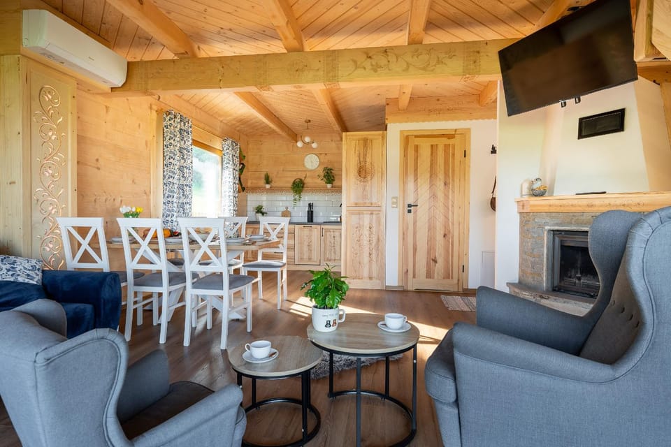 Communal lounge/ TV room, TV and multimedia, Kitchen or kitchenette, Living room, Seating area, Dining area, Evening entertainment, oven, pet friendly, stove