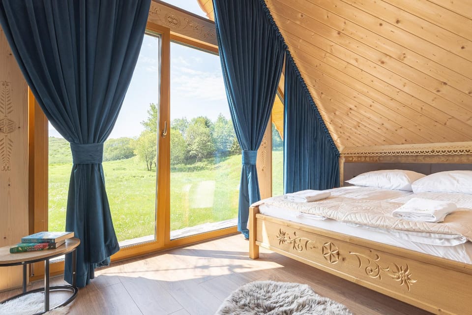 Bed, Photo of the whole room, Bedroom, Mountain view, towels