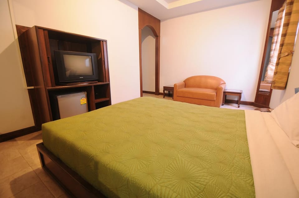 Paradise Inn and Dining Bed and Breakfast in Laos