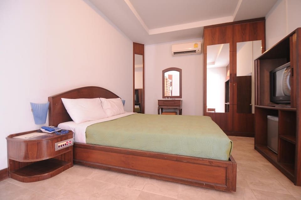 Paradise Inn and Dining Bed and Breakfast in Laos