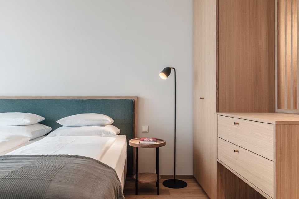 Bed, Photo of the whole room, Bedroom, hair dresser