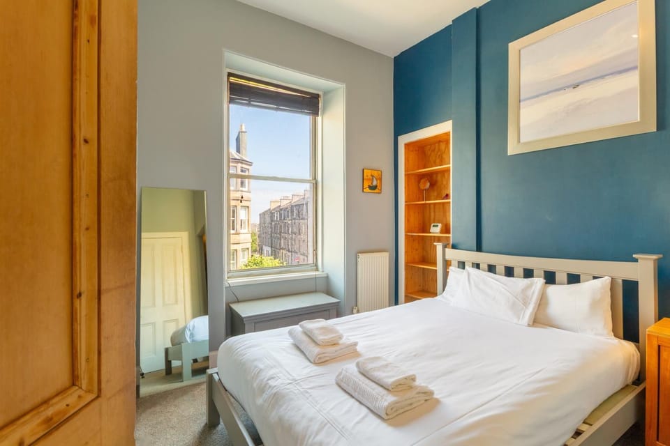 Bright 1 Bedroom Apartment Near City Centre Apartment in Edinburgh