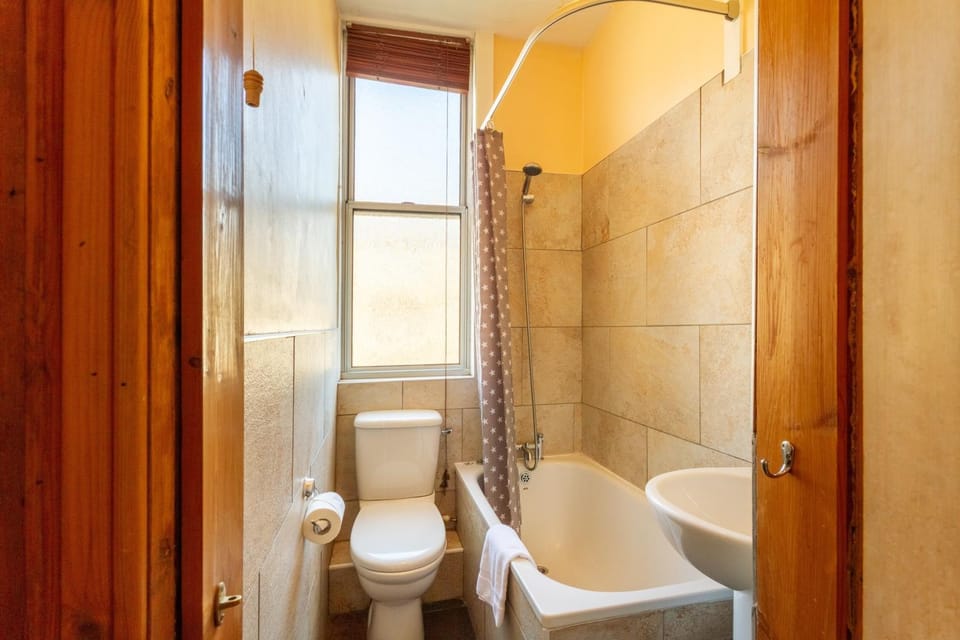 Bright 1 Bedroom Apartment Near City Centre Apartment in Edinburgh