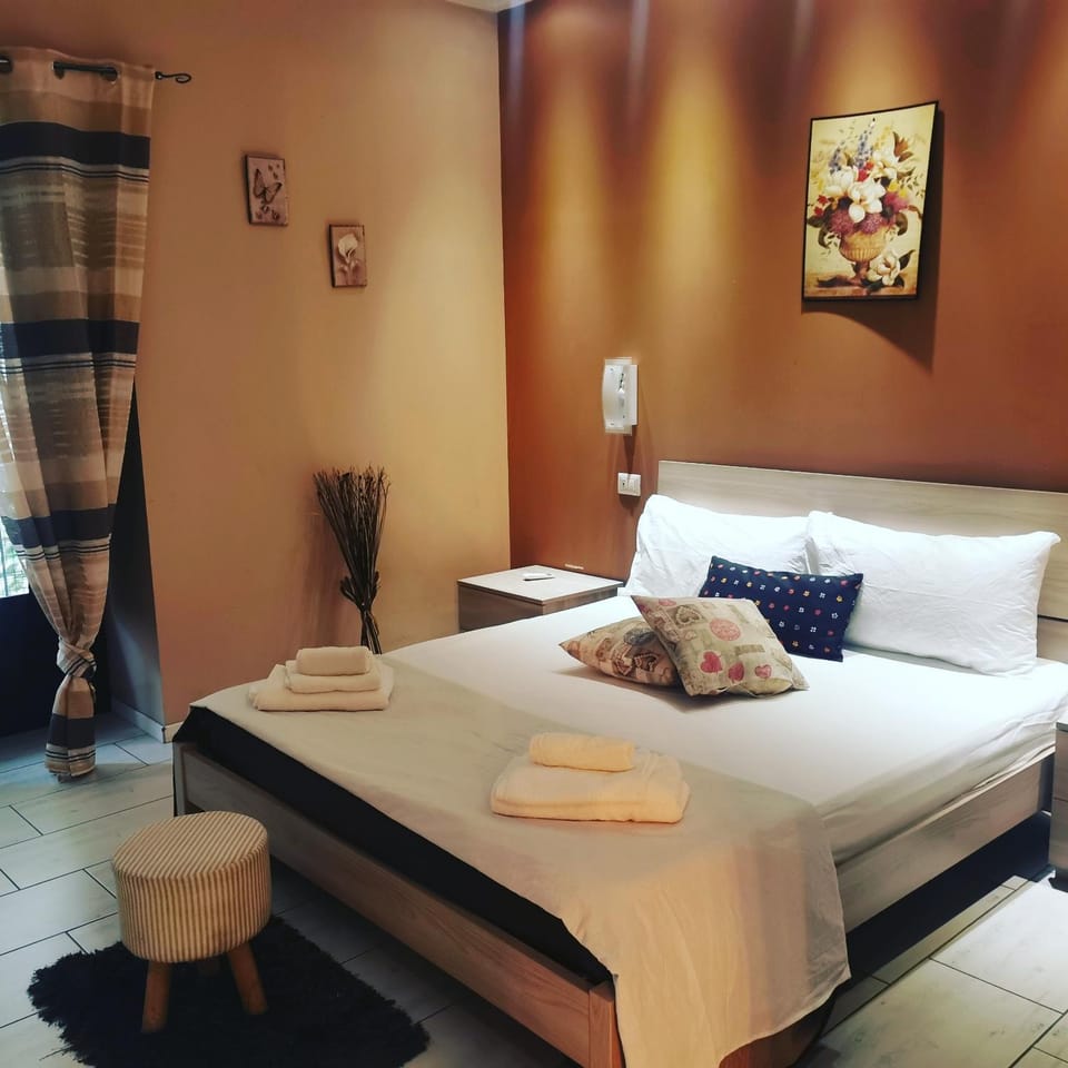 Bed, Bedroom, towels