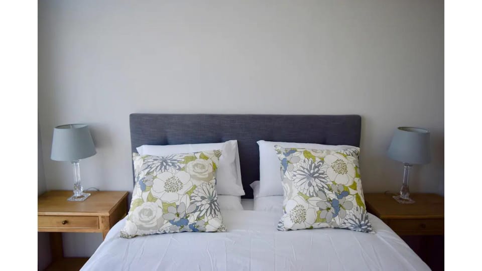 1Bedroom With TableMountain View Apartment in Cape Town