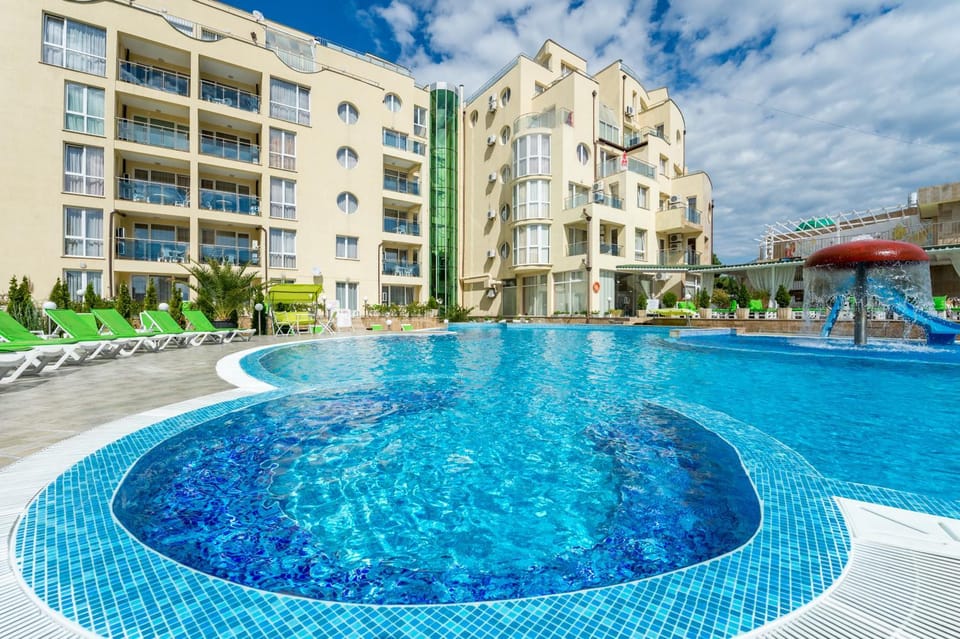 Hot Tub, Swimming pool