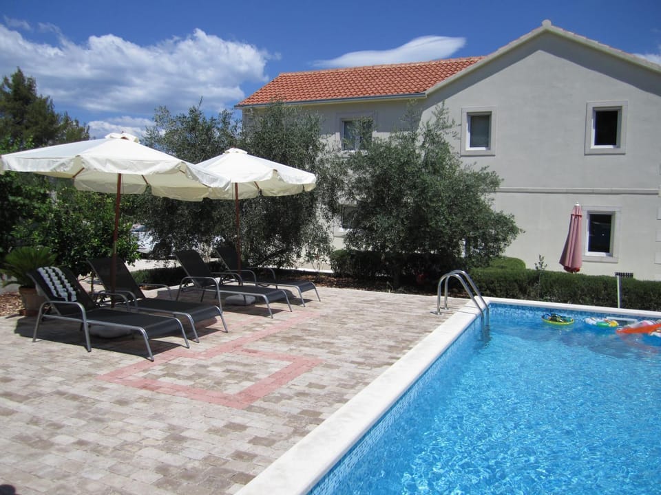 Property building, Swimming pool, Swimming pool