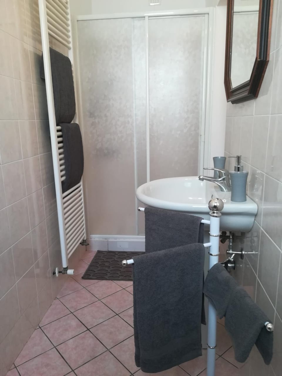 Shower, Bathroom, towels