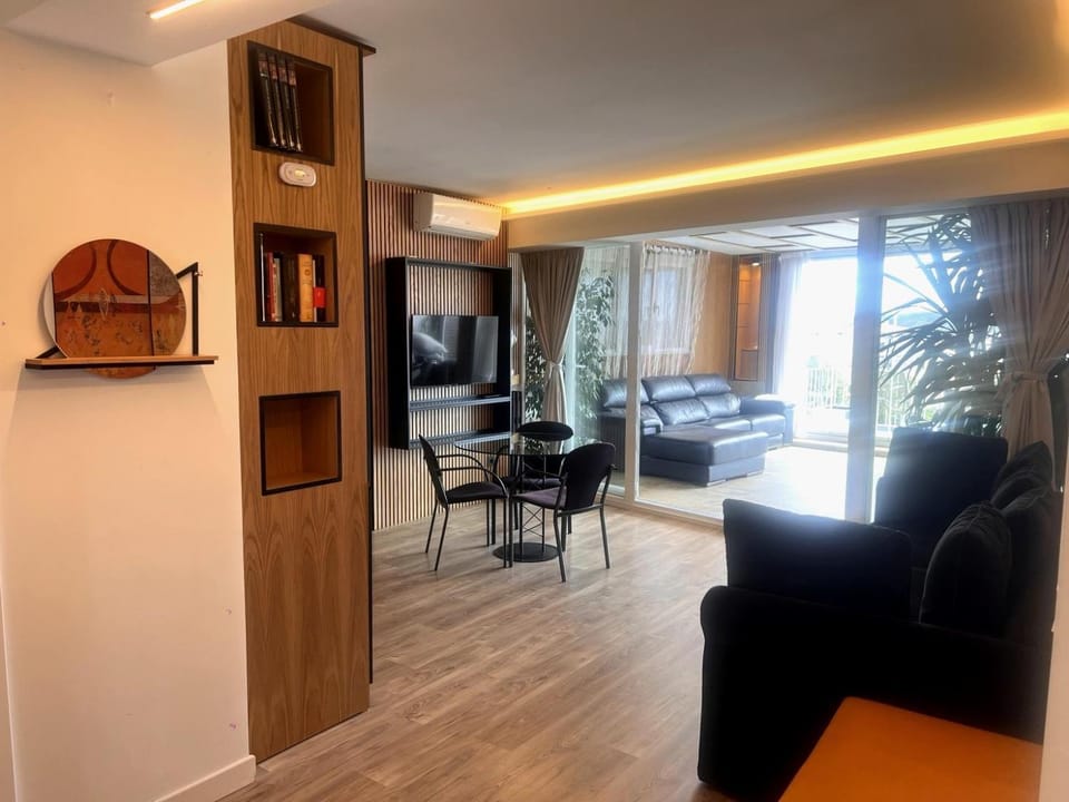 TV and multimedia, Kitchen or kitchenette, Seating area, Dining area