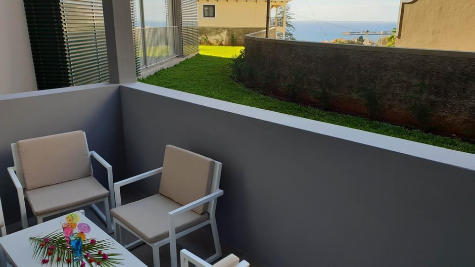 Balcony/Terrace, Garden view