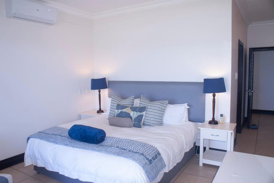Patio, Bed, Bathroom, Bedroom, Sea view, older children, group of guests, Family