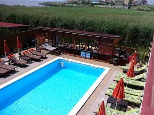 Lake view, Pool view