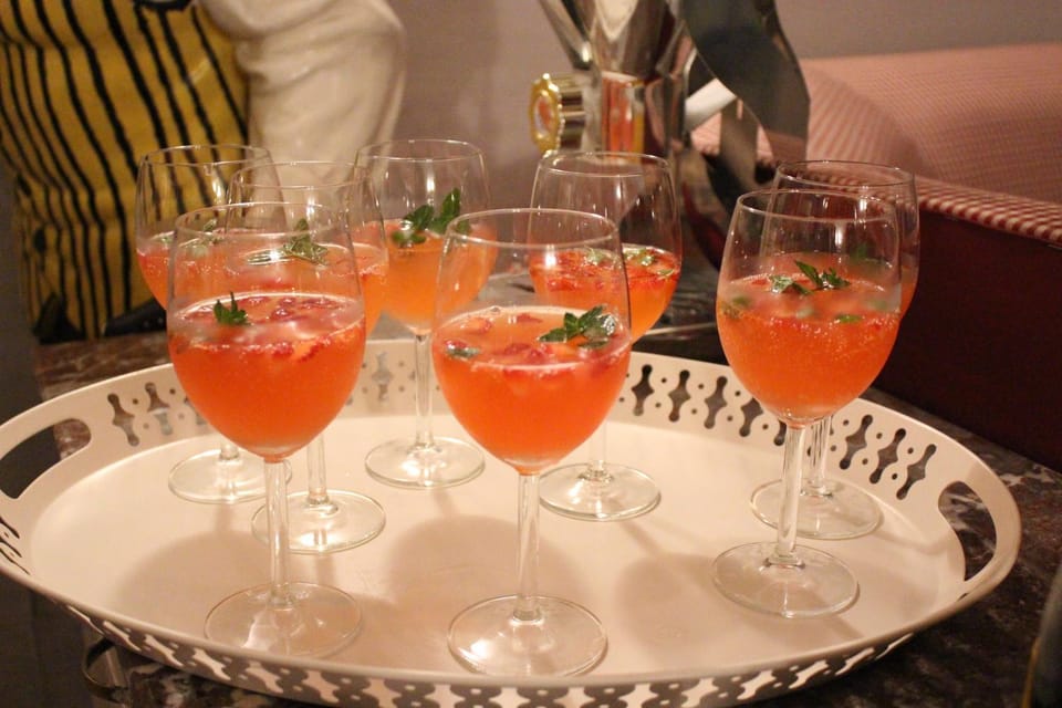Restaurant/places to eat, Lounge or bar
