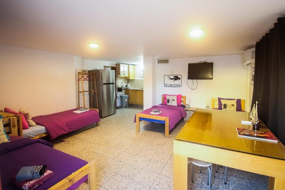 Bed, TV and multimedia, Photo of the whole room, Seating area, Bedroom