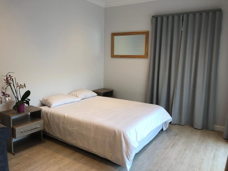 Studio @ Montana Apartment in Camps Bay