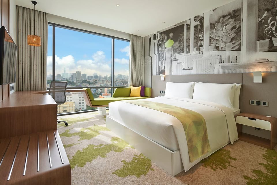 Photo of the whole room, City view