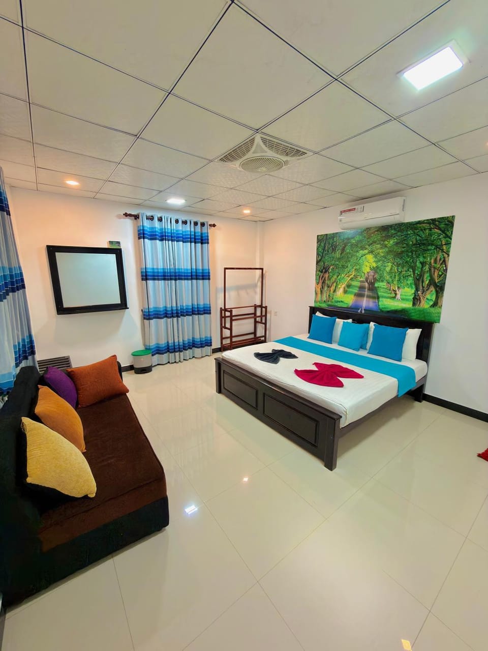 Communal lounge/ TV room, Bed, TV and multimedia, Living room, Photo of the whole room, Seating area, Bedroom