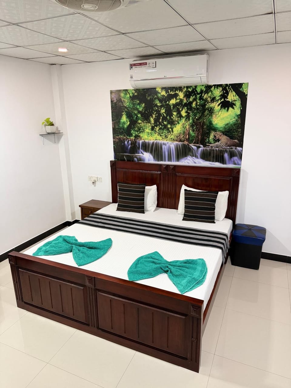 Lake Front Yala Safari Bed and Breakfast in Southern Province