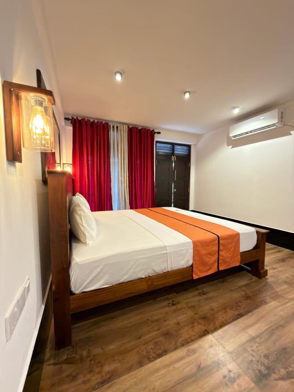 Bed, Photo of the whole room, Bedroom, air conditioner