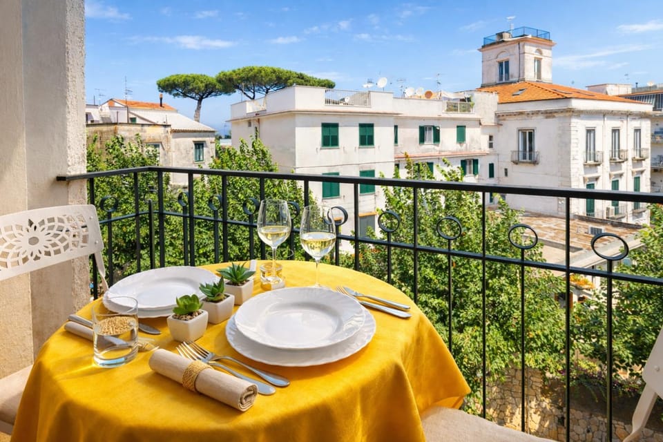View (from property/room), Balcony/Terrace, City view
