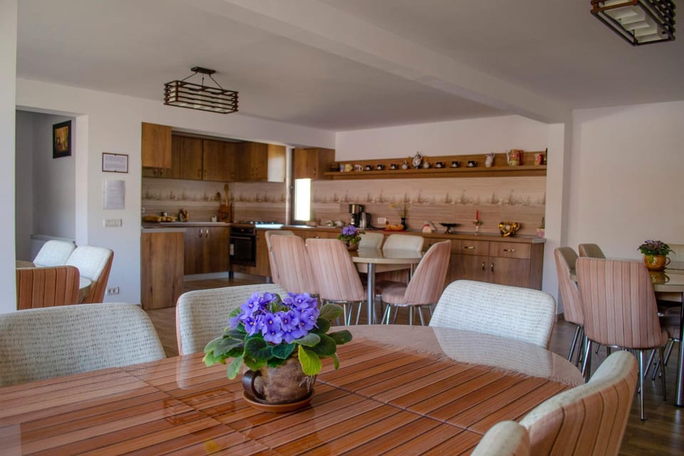 Communal lounge/ TV room, Living room, Dining area, Communal kitchen, Meals