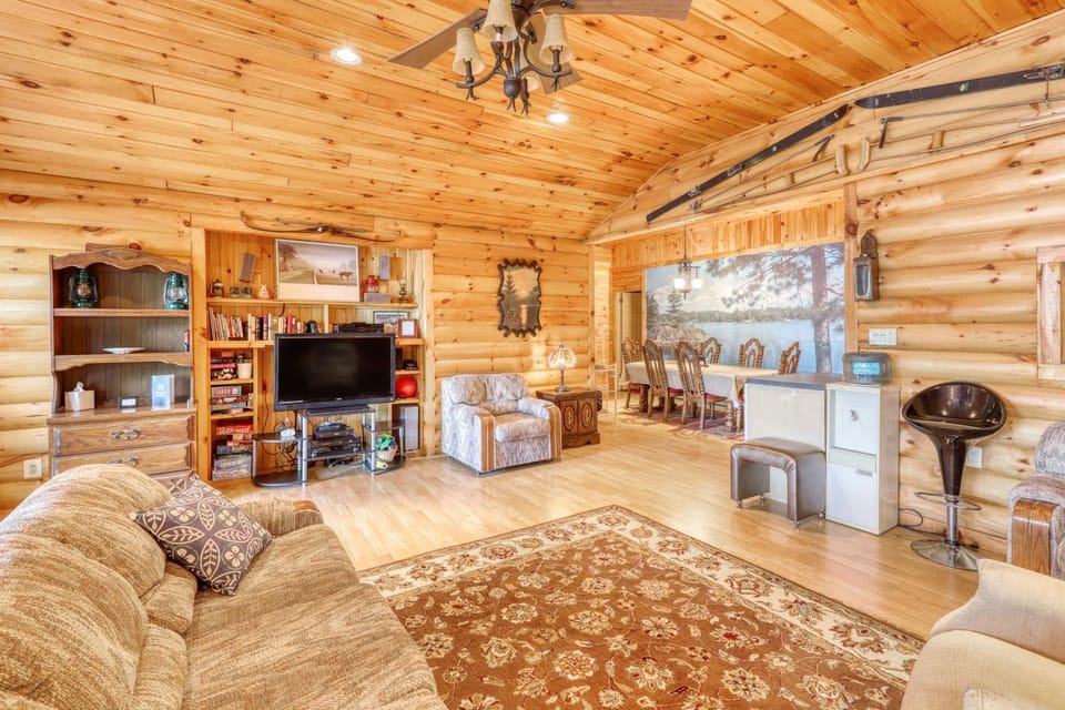 Family Oriented Cottage House in Lake George