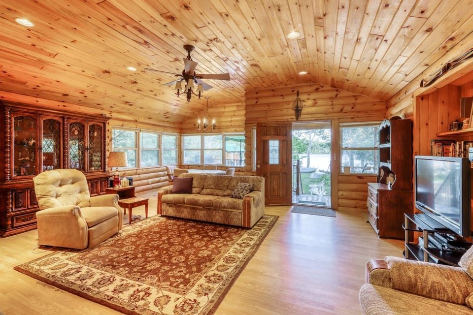 Family Oriented Cottage House in Lake George
