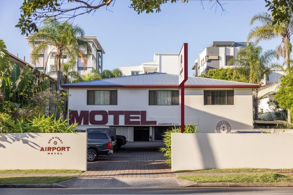 Gold Coast Airport Motel - Only 300 Meters To Airport Terminal Motel in Bilinga