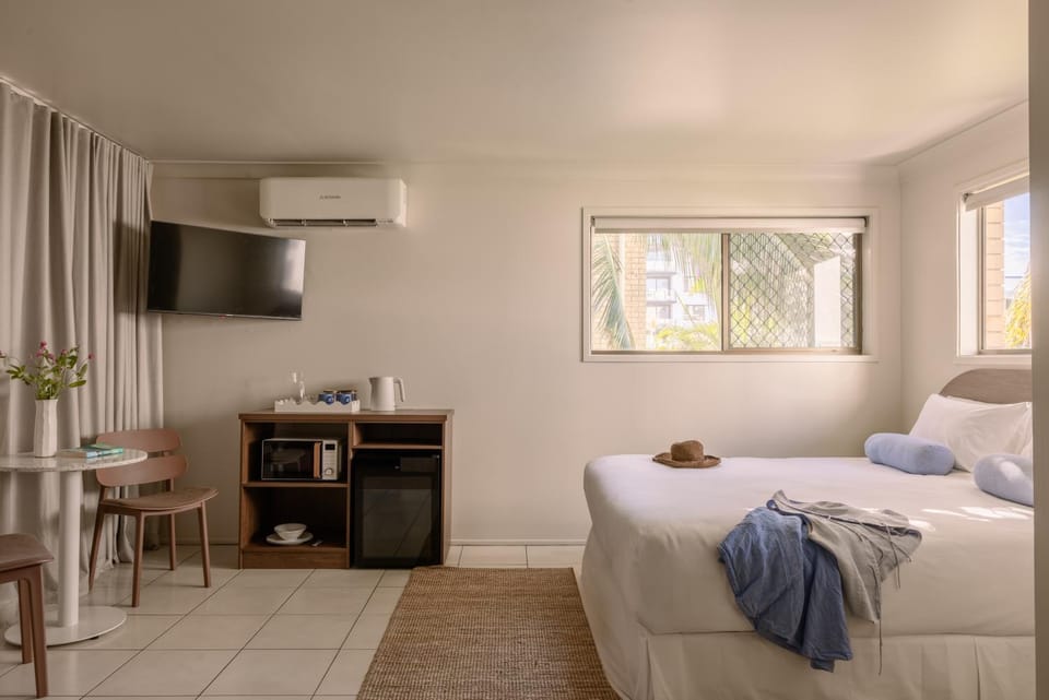 Gold Coast Airport Motel - Only 300 Meters To Airport Terminal Motel in Bilinga