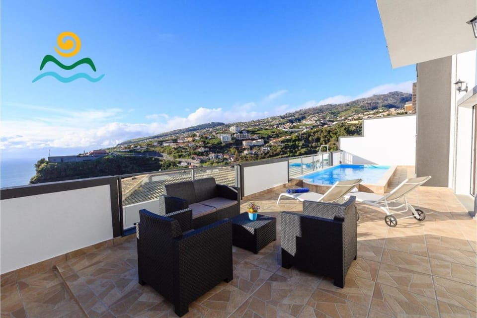 View (from property/room), Balcony/Terrace, Seating area, Pool view, Sea view, Swimming pool, sunbed