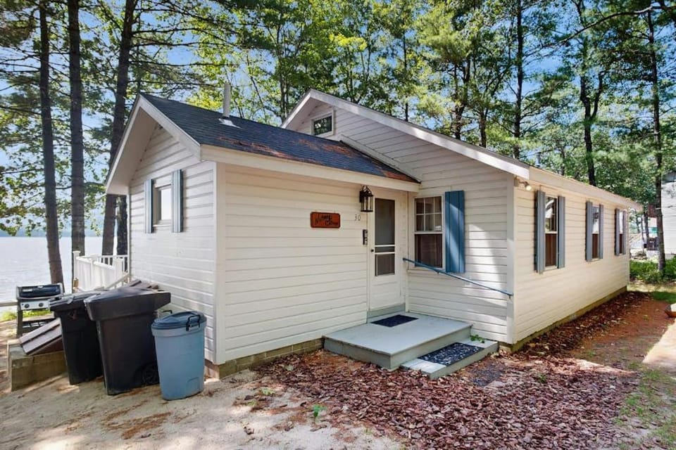 30 Pauli Point Road House in Ossipee Lake