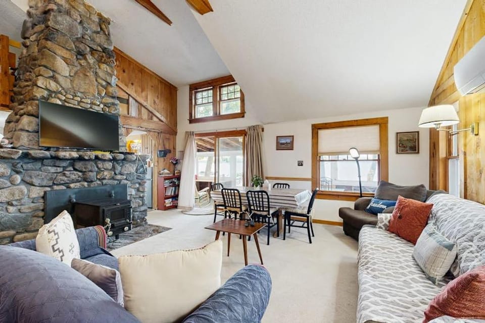 30 Pauli Point Road House in Ossipee Lake