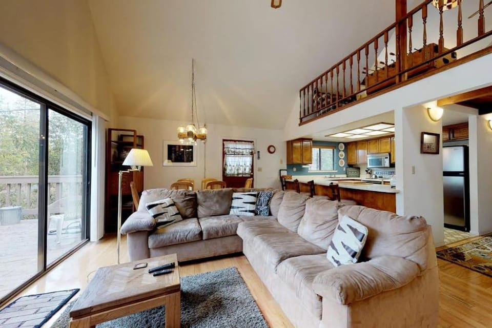 Cozy Chalet (15-013) House in Groveland