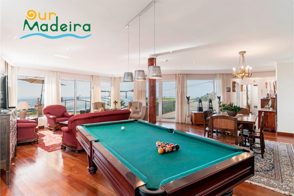 Billiard, Game Room