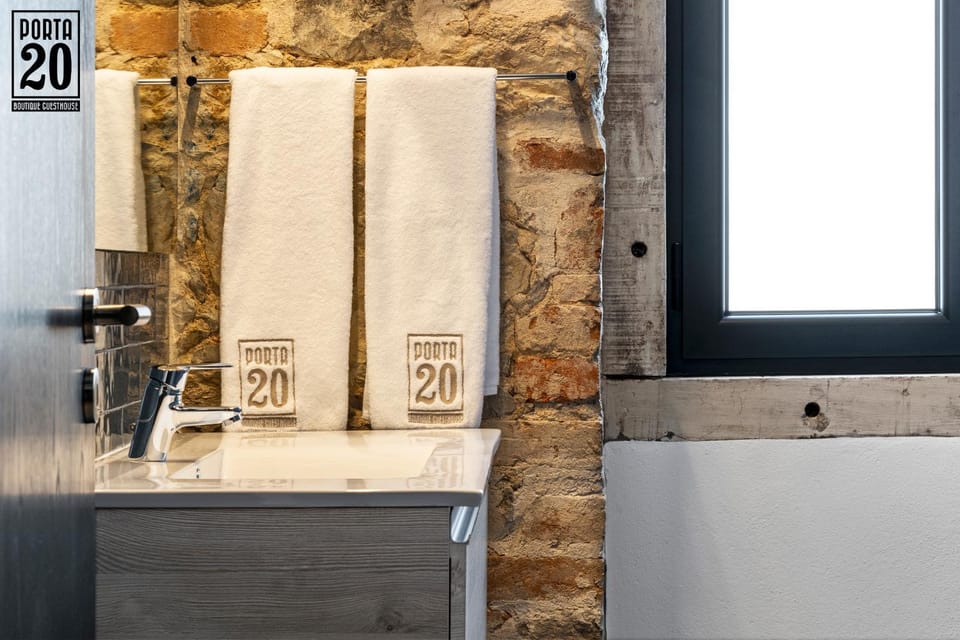 Bathroom, Decorative detail