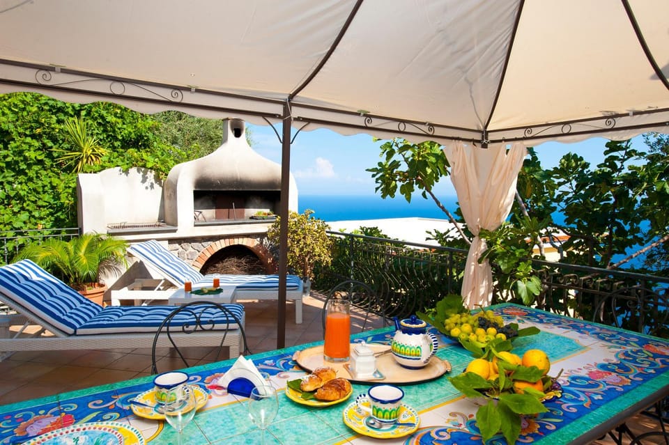 BBQ facilities, Balcony/Terrace, Decorative detail